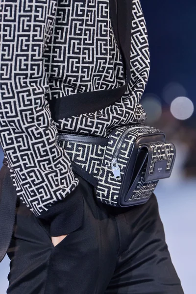 Look 60